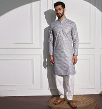 Load image into Gallery viewer, Aaghaz Embroidered Kurta
